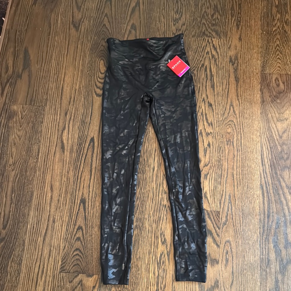 Spanx camo print shape leggings NWT